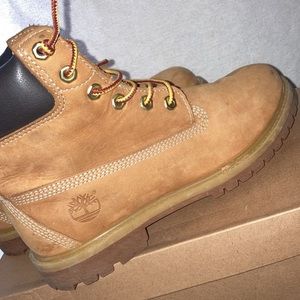 Timberlands barely worn size 8 in girls